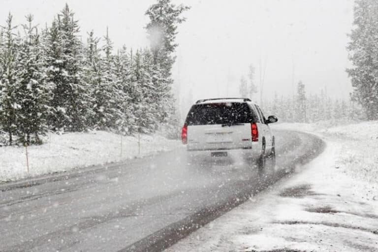 blog-driving-snow - Affordable Insurance Holiday Travel Insurance Checklist for Aurora Drivers - Affordable Insurance